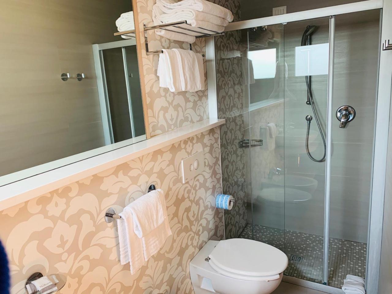 Hotel Liane Riccione Eksteriør billede